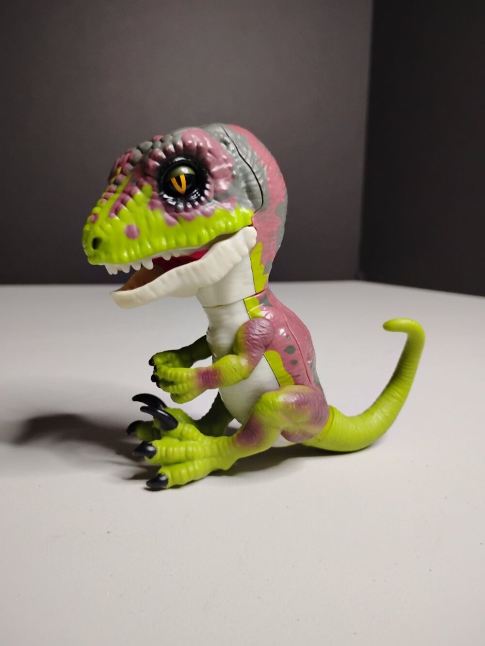 2017 Wowwee Untamed Raptor Fingerlings Stealth Green Dinosaur